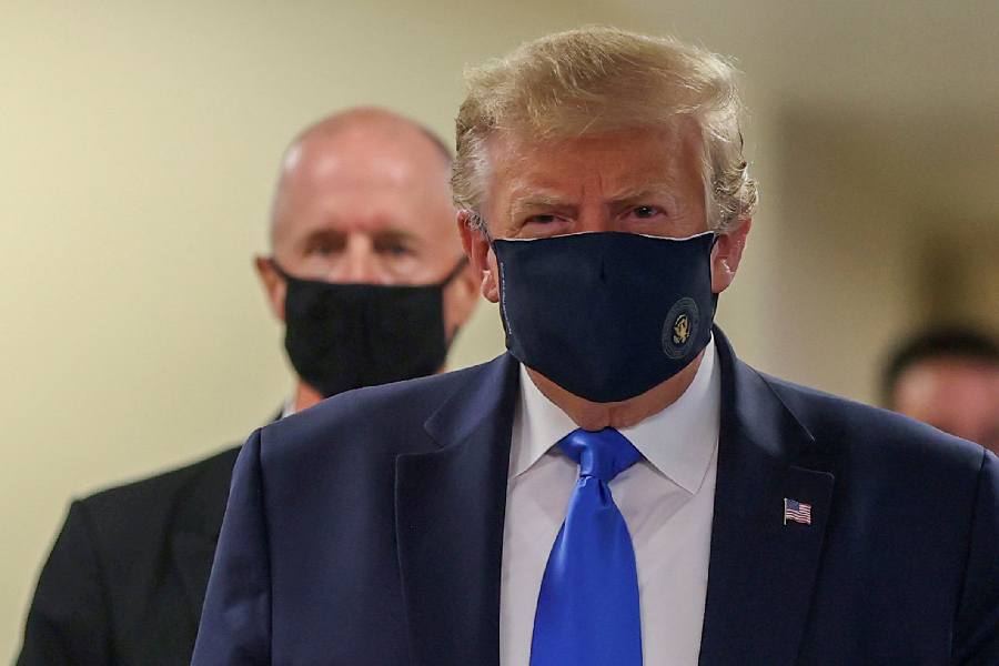 Donald Trump de máscara