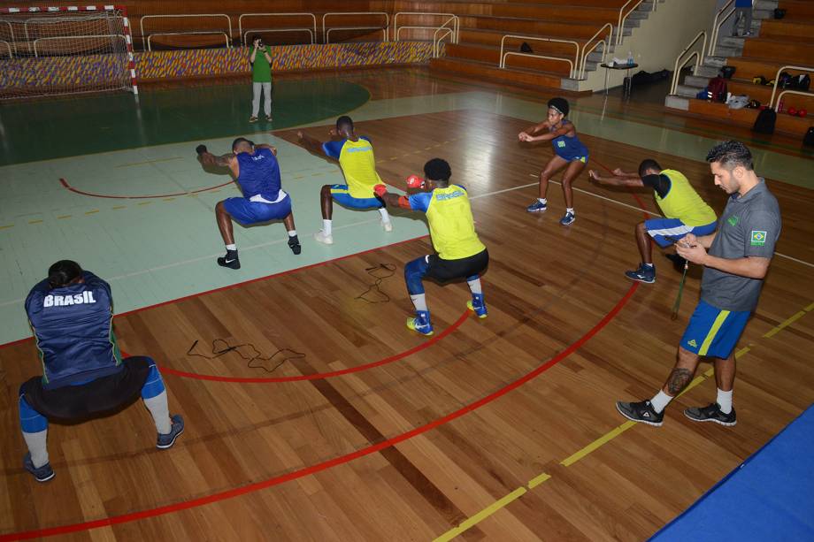 Equipe de boxe durante treinos, em Sangalhos