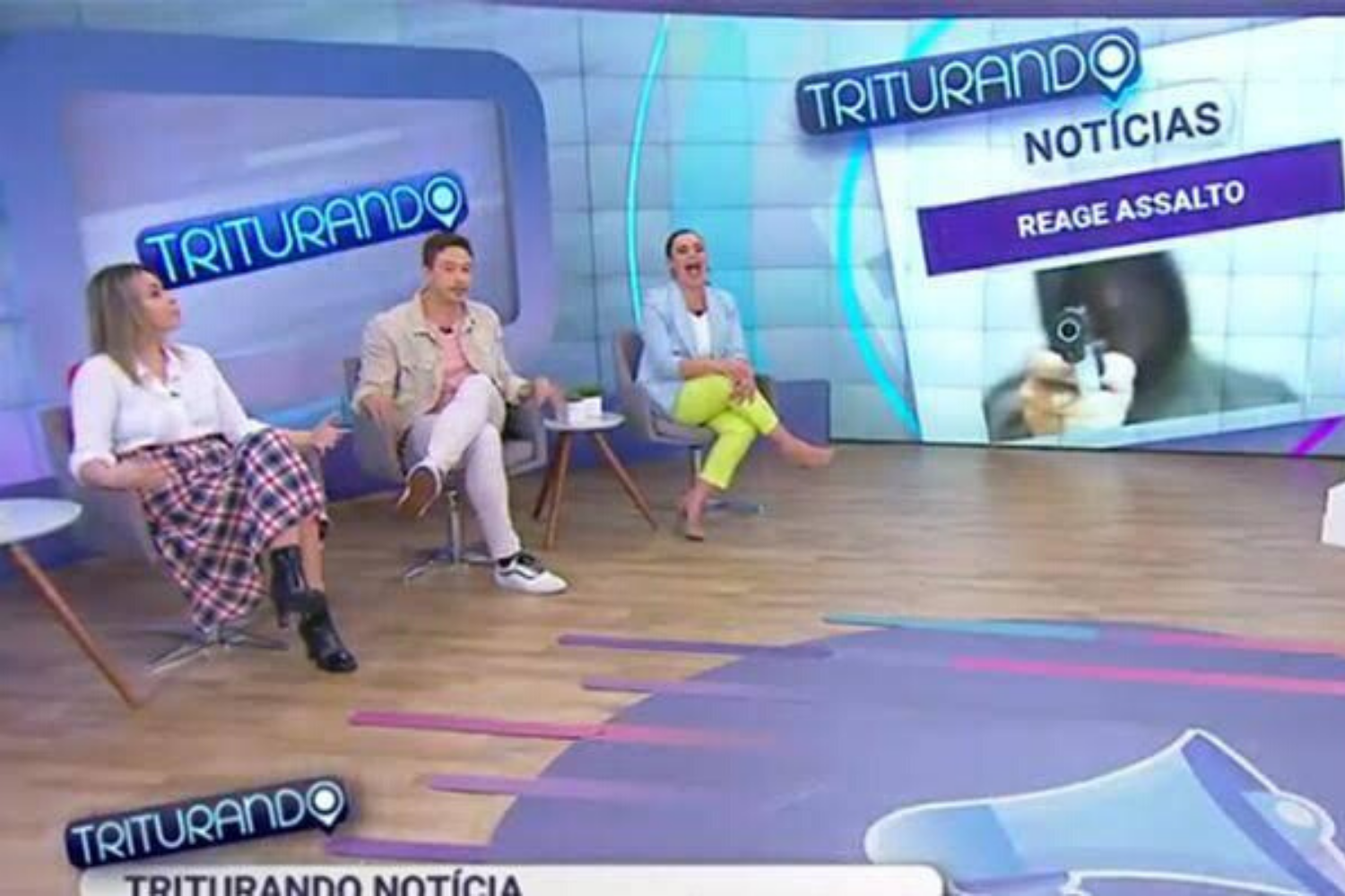 Elenco do vespertino 'Triturando': Trituram papeis enquanto o programa é triturado por Silvio Santos