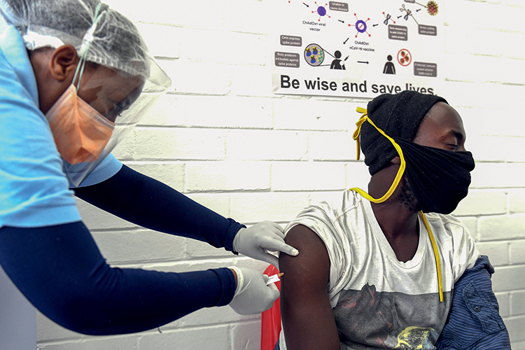 Aplicação de vacina experimental na África do Sul