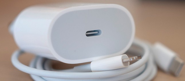 Só pagando: novos smartphones terão carregadores vendidos separadamente