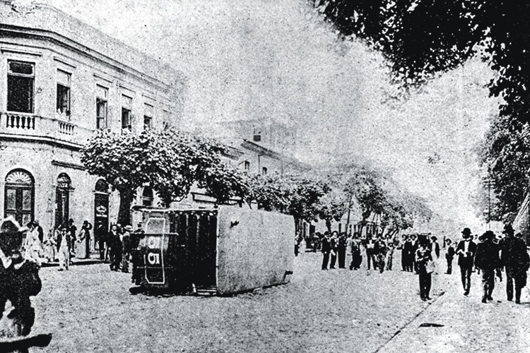 A Revolta da Vacina, de 1904, no Rio: o povo foi às ruas incomodado a rigor com a remoção de casas durante uma campanha de limpeza.