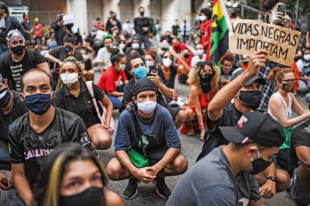 BRAZIL-HEALTH-VIRUS-POLICE-VIOLENCE-RACISM-PROTEST Jovens negros