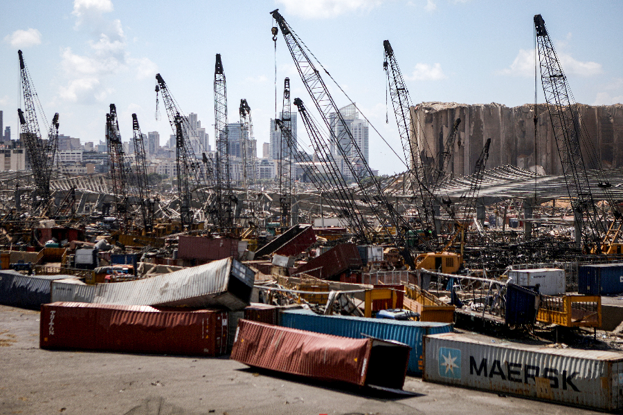 Porto de Beirute, no Líbano, ficou destruído após explosão -