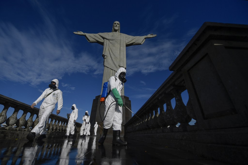 Coronavírus - Cristo Redentor passa por processo de desinfecção antes da reabertura de pontos turísticos do Rio de Janeiro (13/08/2020)