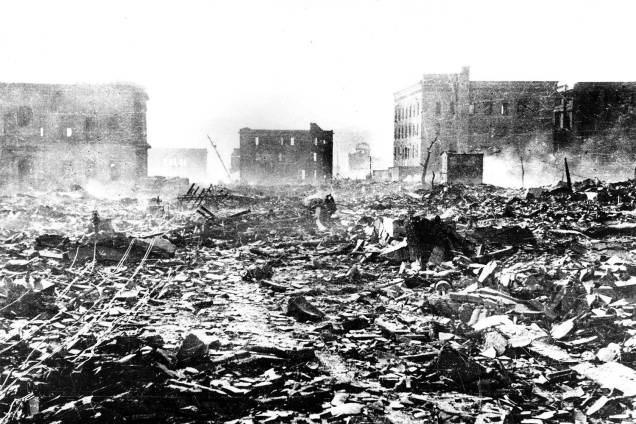 Casas e prédios destruídos são vistos após o bombardeio atômico de Hiroshima, nesta foto de 7 de agosto de 1945