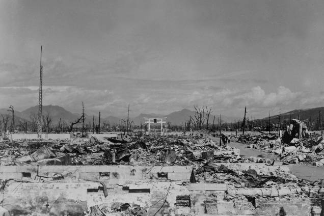 Devastação causada pela bomba atômica é vista em Nagasaki, Japão, em 17 de março de 1948