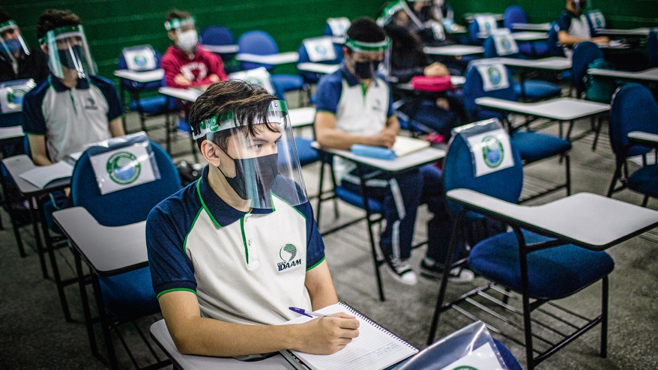 Escolas em Manaus foram as primeiras a reabrir as portas na realidade pós-vírus: estudo mostra que estados estudantes do Norte e Nordeste foram os que menos aprenderam