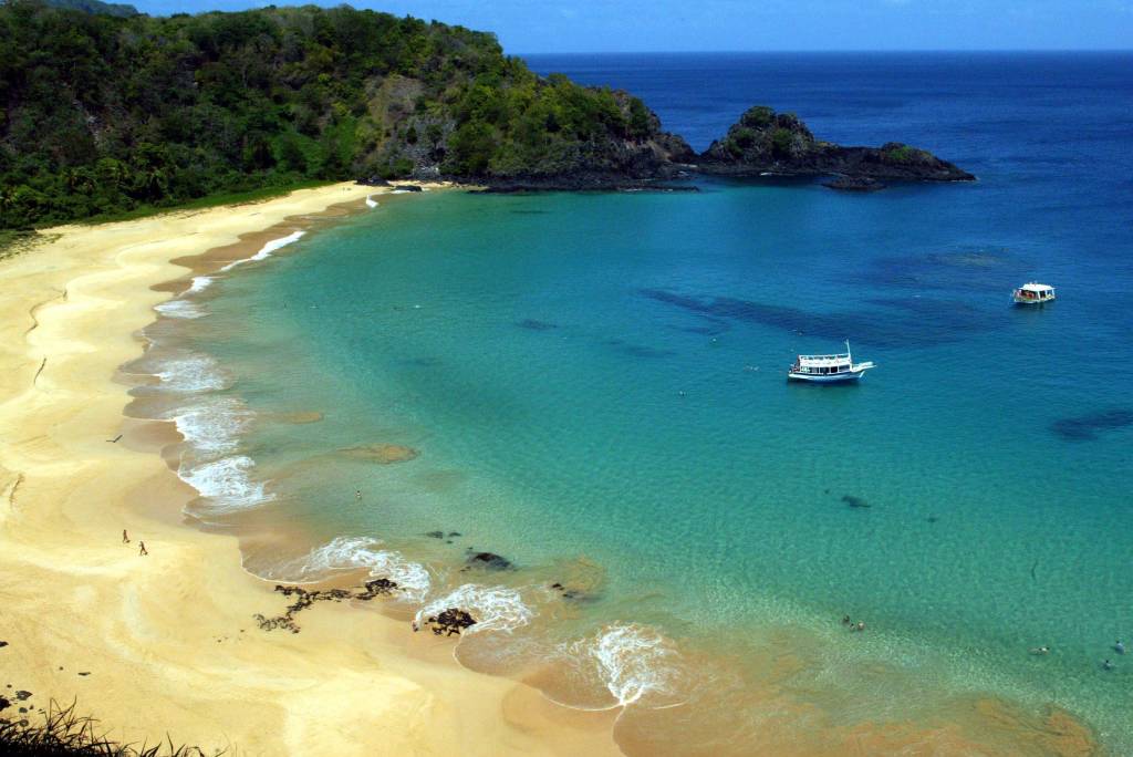 Fernando de Noronha reabre apenas para turistas que já tiveram a Covid-19