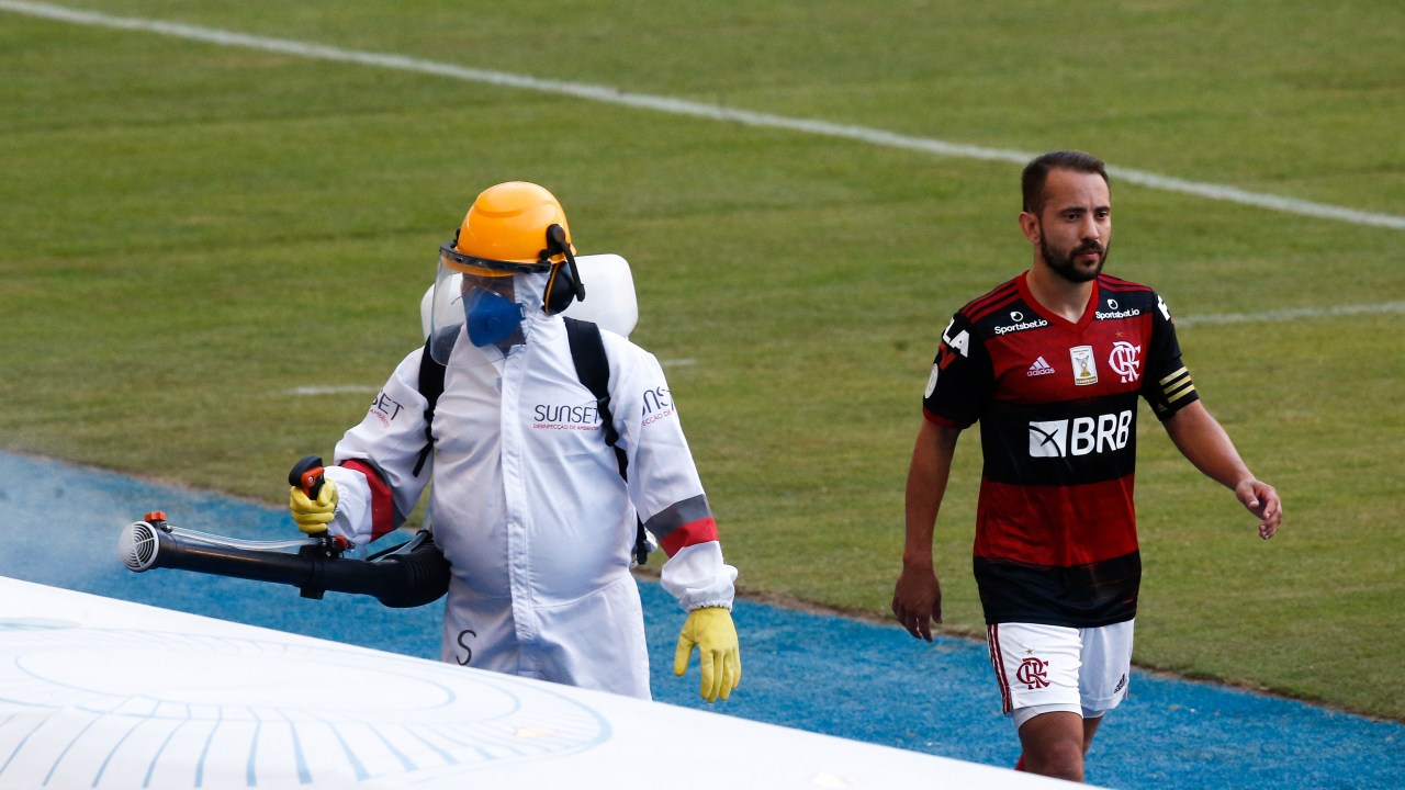 Flamengo, de Everton Ribeiro, perdeu para o Atlético-MG na estreia do Brasileirão