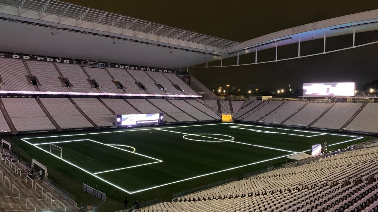 Arena Corinthians foi coberta de LED para anunciar naming rights