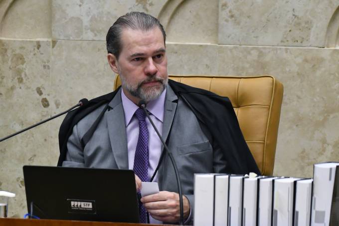 O ministro do Tribunal Superior Eleitoral (TSE), Floriano de Azevedo Marques, durante o julgamento que pode tornar o ex-presidente Jair Bolsonaro inelegível por oito anos
