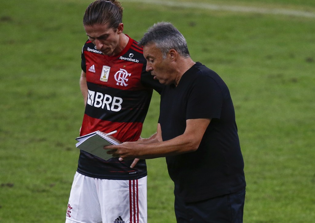 Daniel Alves na partida contra a Argentina, no Mineirão