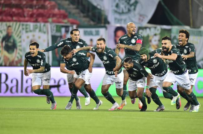 Jogadores do Palmeiras no momento da confirmação do título