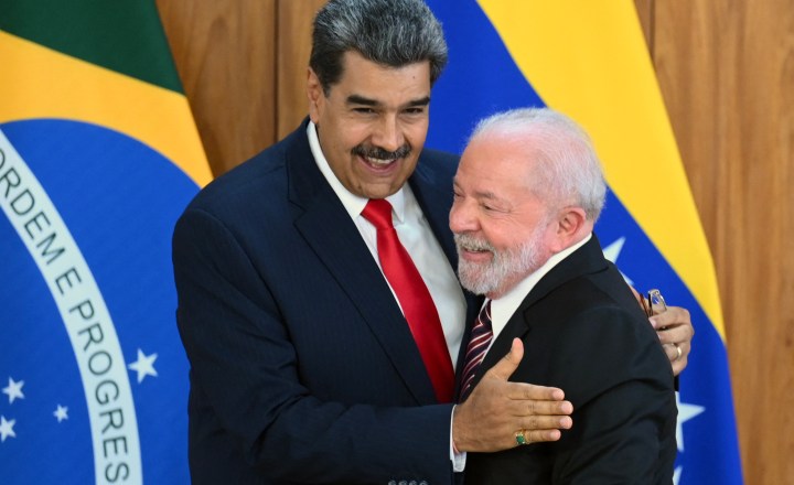 Política externa: Dura reação social à homenagem de Lula ao ditador Maduro  | VEJA