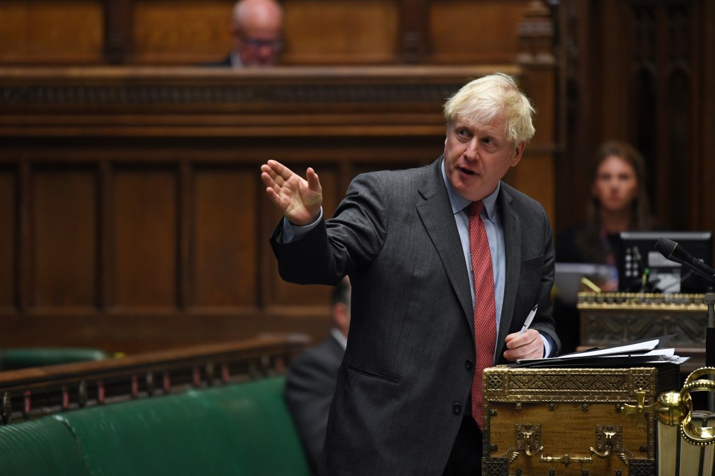 O primeiro-ministro do Reino Unido, Boris Johnson, anunciou novas restrições sociais devido ao aumento de casos de Covid-19.