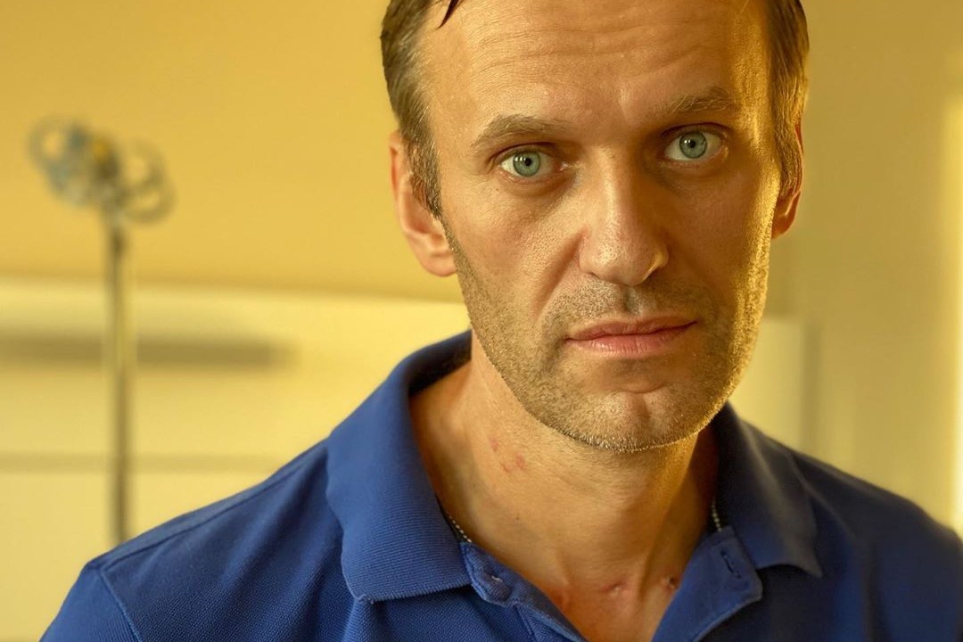 O opositor russo Alexei Navalny, após envenenamento