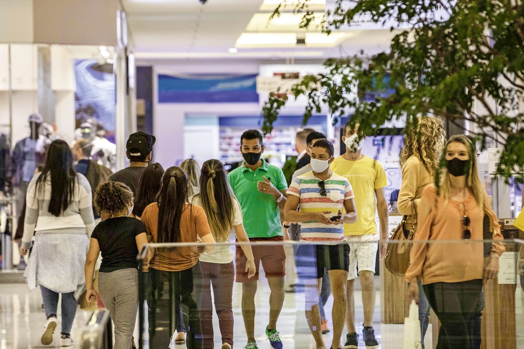 TEMPOS DIFÍCEIS - Shopping em São Paulo: o movimento de clientes continua fraco mesmo após semanas da reabertura
