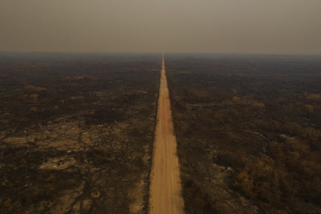 POCONÉ  A rodovia Transpantaneira atravessa a paisagem queimada nos arredores de Porto Jofre, no Mato Grosso