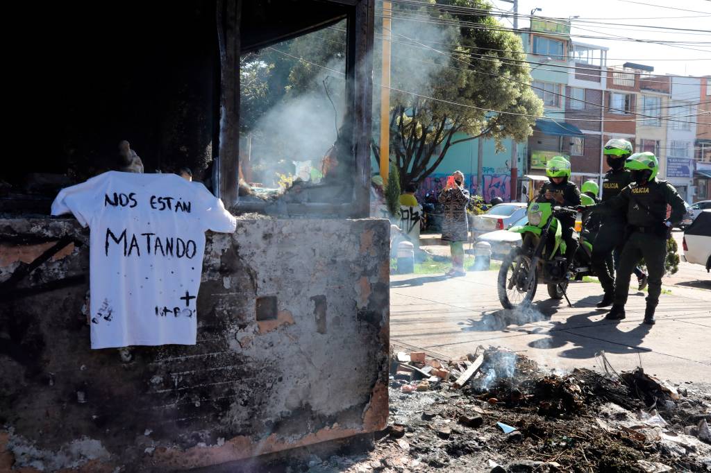 Protestos contra violência policial deixam 7 mortos e caos em Bogotá
