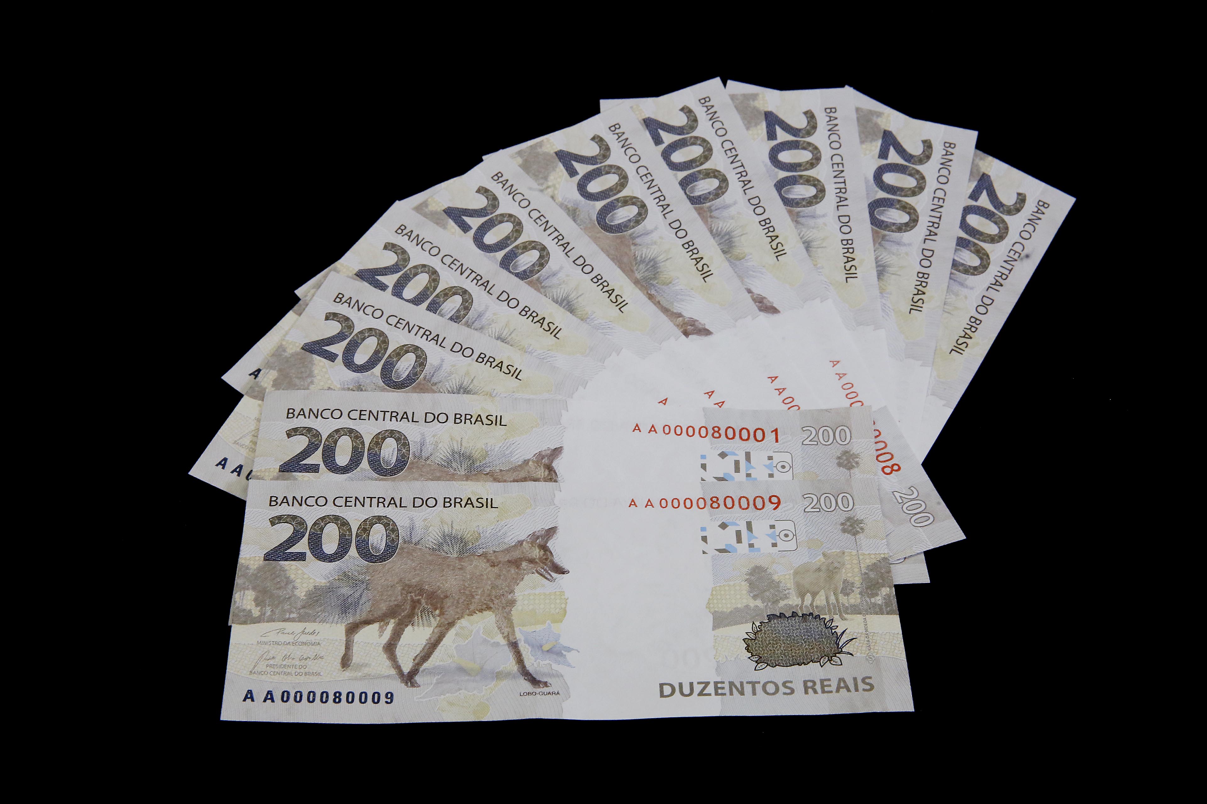 200 reais banknotes -