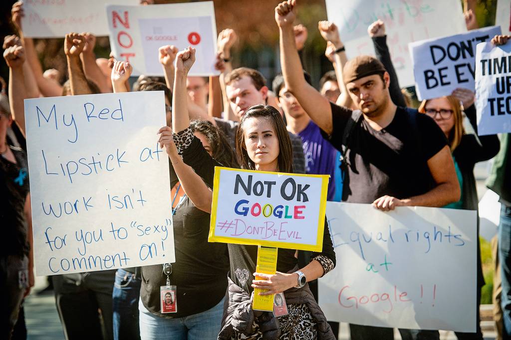 NO MUNDO TODO - Google: funcionários em diferentes países protestaram contra a empresa -