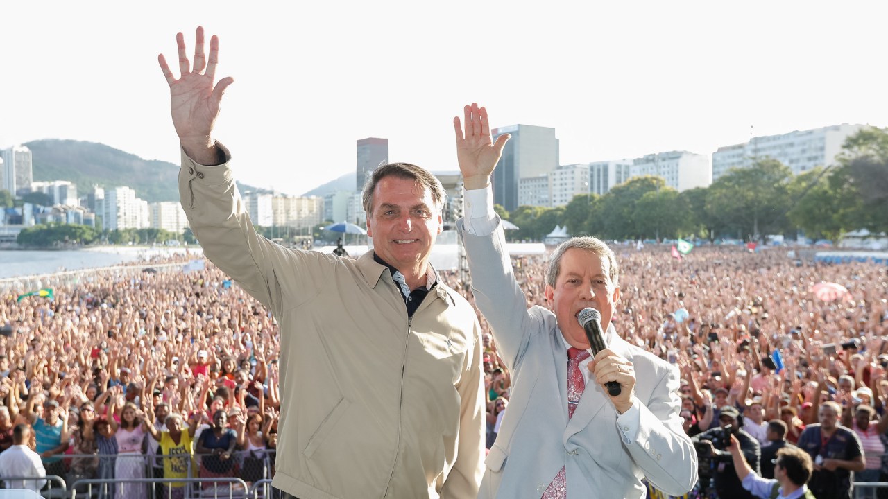 O presidente Jair Bolsonaro e o pastor R. R. Soares participam d evento da Igreja Internacional da Graça de Deus no Rio de Janeiro -