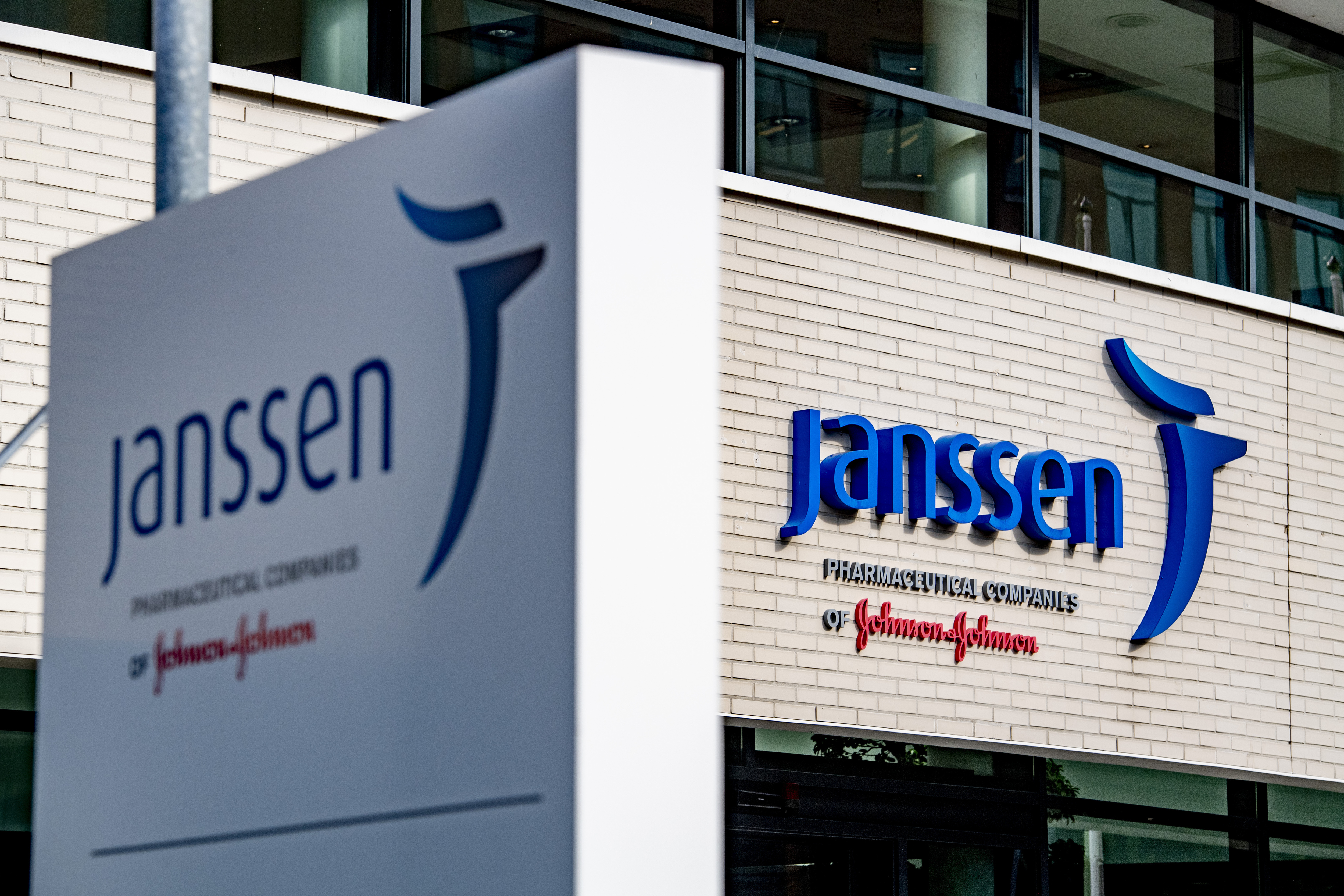 Vacina da Janssen tem 66% de eficácia em casos moderados e ...