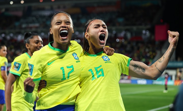 Seleção feminina estreia na Copa com goleada