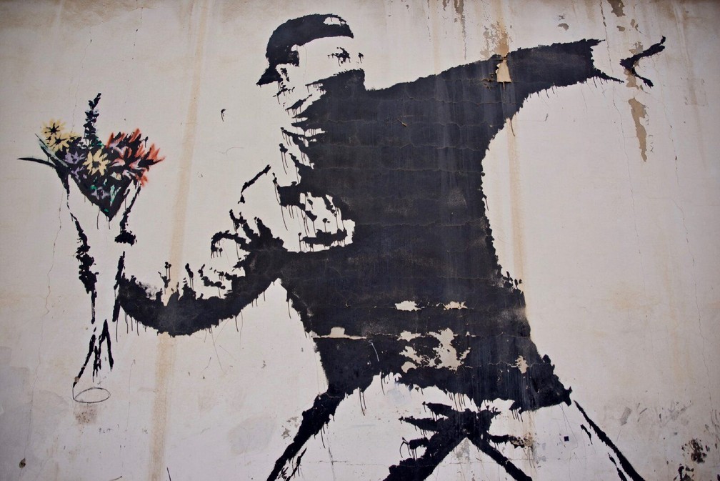 The Flower Thrower, obra de Banksy pivô de disputa judicial
