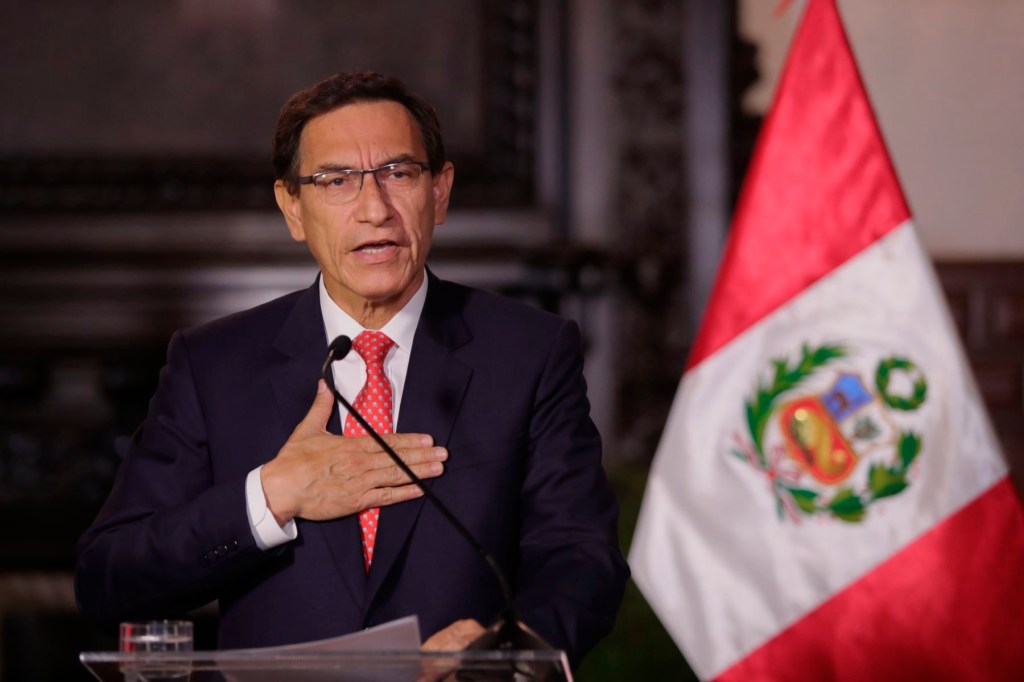 Em mensagem à população peruana, o presidente, Martín Vizcarra, afirmou que enfrenta um complô contra a democracia e uma vil tentativa de desestabilizar o governo - 09/10/2020