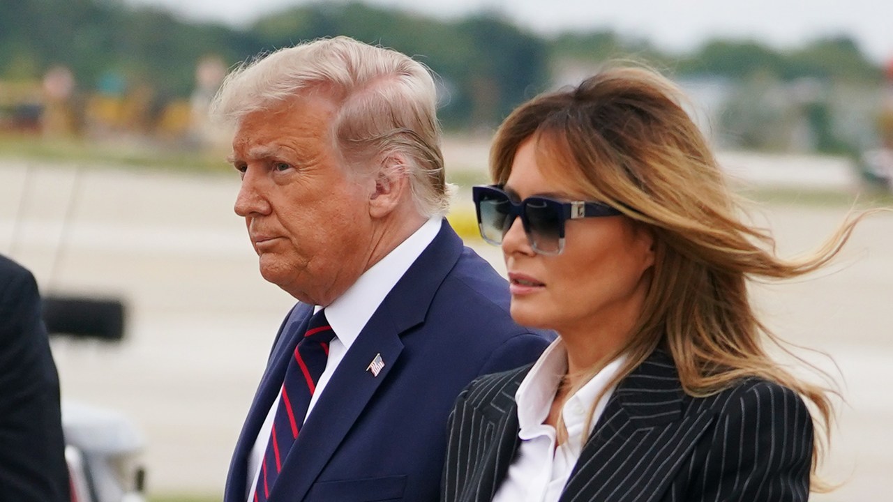 Presidente dos EUA, Donald Trump, e primeira-dama Melania desembarcam em aeroporto em Cleveland, Ohio. 29/09/2020