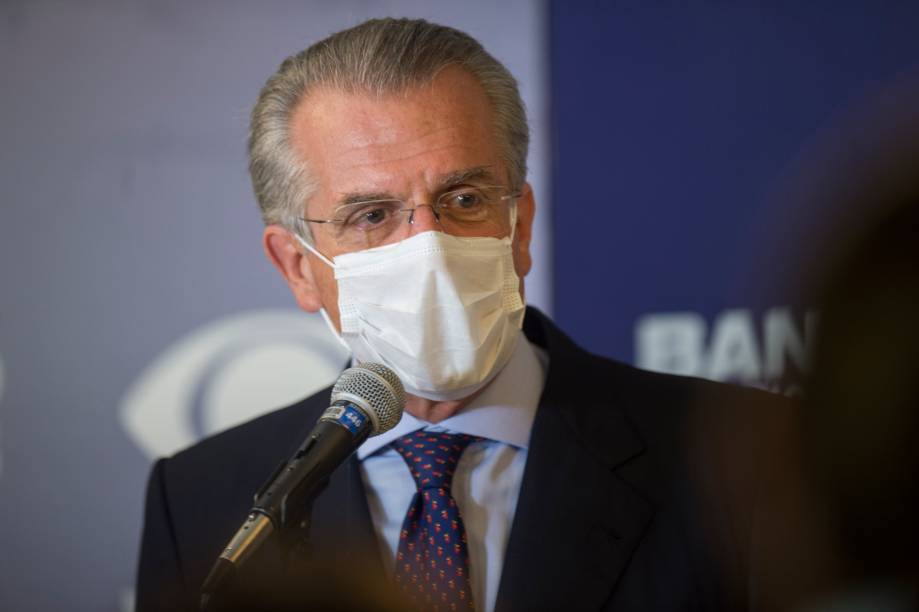 Andrea Matarazzo (PSD) durante sua chegada ao primeiro debate eleitoral para a prefeitura de São Paulo - Andrea Matarazzo (PSD) durante sua chegada ao primeiro debate eleitoral para a prefeitura de São Paulo -