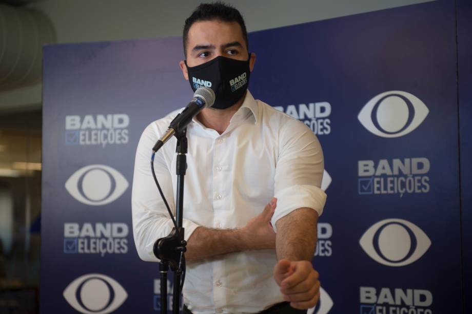 Arthur do Val (Patriota) durante sua chegada ao primeiro debate eleitoral para a prefeitura de São Paulo - Arthur do Val (Patriota) durante sua chegada ao primeiro debate eleitoral para a prefeitura de São Paulo -