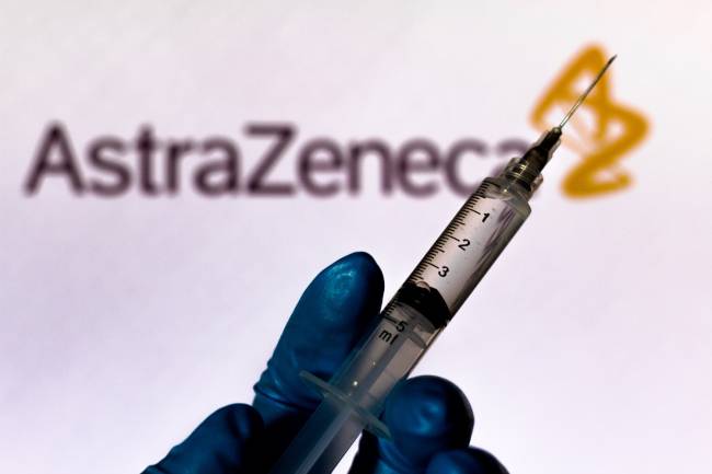 Vacina de Oxford, desenvolvida em parceria com a AstraZeneca -