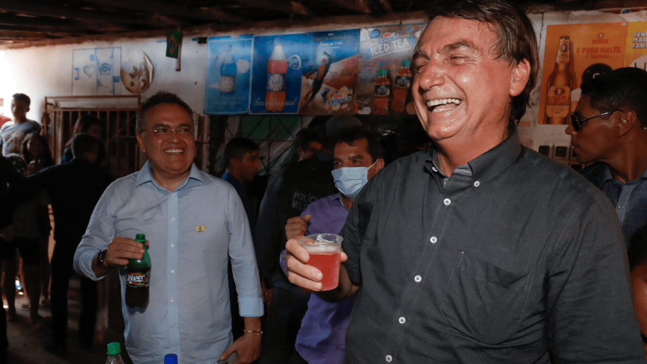 O presidente Jair Bolsonaro experimentou o Guaraná Jesus durante uma viagem ao Maranhão -