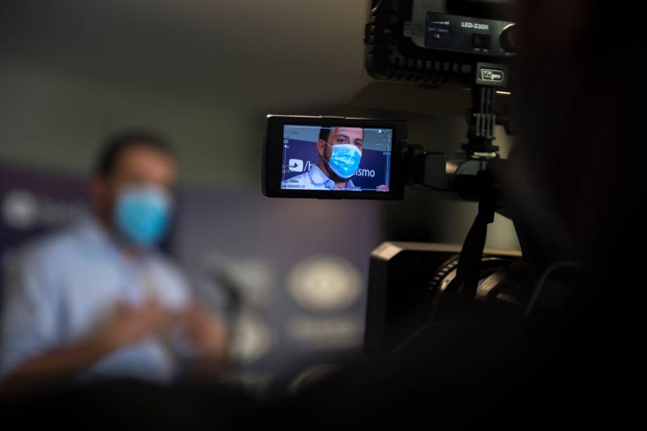 Guilherme Boulos (PSOL) durante sua chegada ao primeiro debate eleitoral para a prefeitura de São Paulo - Guilherme Boulos (PSOL) durante sua chegada ao primeiro debate eleitoral para a prefeitura de São Paulo -