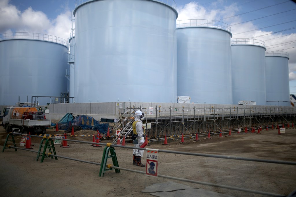 Tanques de armazenamento de água na planta da usina nuclear de Fukushima, no Japão - 25/02/2020