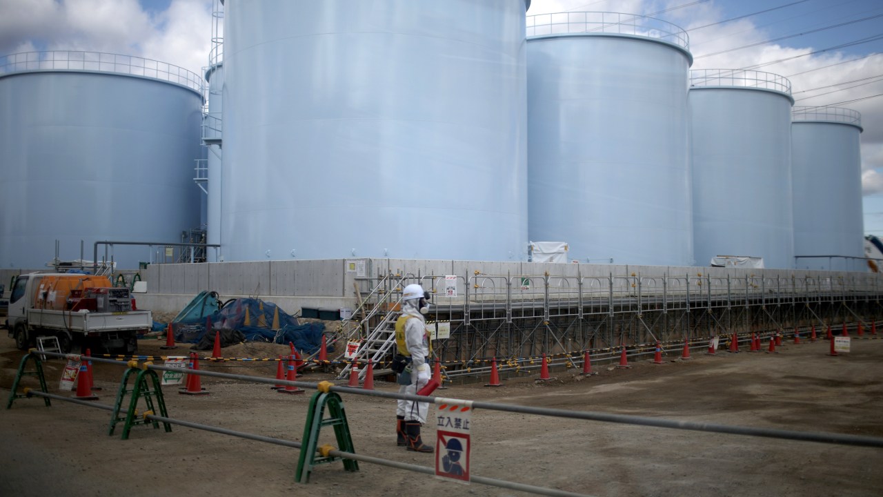 Tanques de armazenamento de água na planta da usina nuclear de Fukushima, no Japão - 25/02/2020