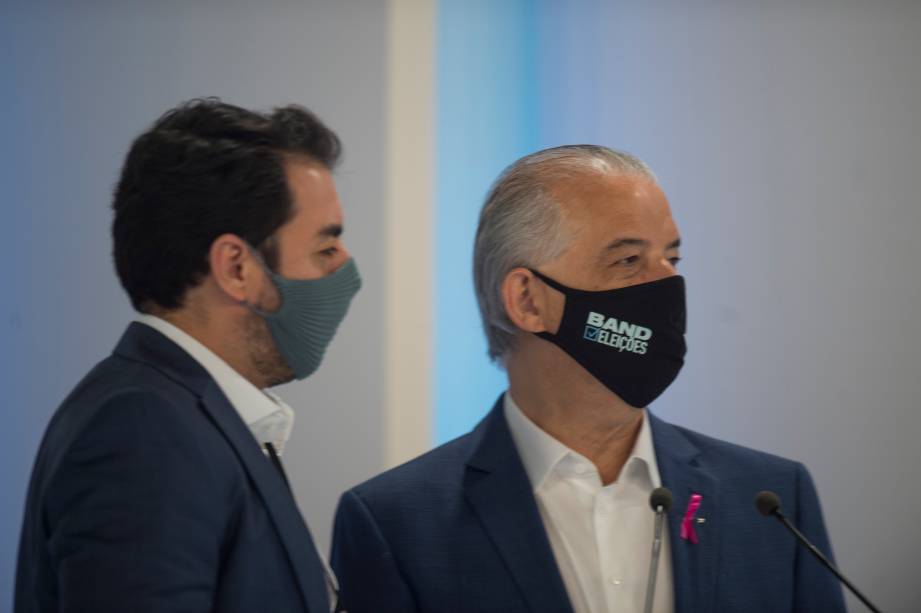 Marcio França (PSB) em conversa com o seu assessor durante o debate eleitoral para a prefeitura de São Paulo - Marcio França (PSB) em conversa com o seu assessor durante o debate eleitoral para a prefeitura de São Paulo -