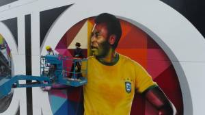 Obra Coração Santista, de Eduardo Kobra, em homenagem a Pelé, em Santos (SP)