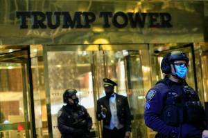 Reforço policial em frente ao prédio de Trump em Nova York Reforço policial em frente ao prédio de Trump em Nova York