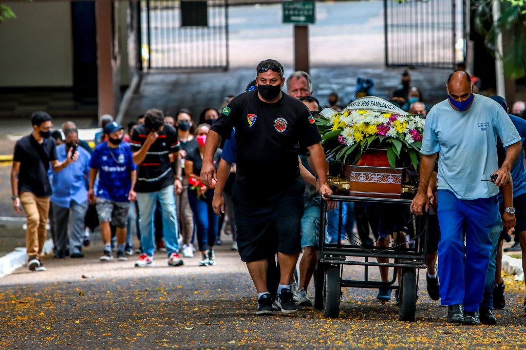 Funeral de João Alberto Silveira Freitas, que foi agredido e morto por dois seguranças do supermercado Carrefour em Porto Alegre (21/11/2020)