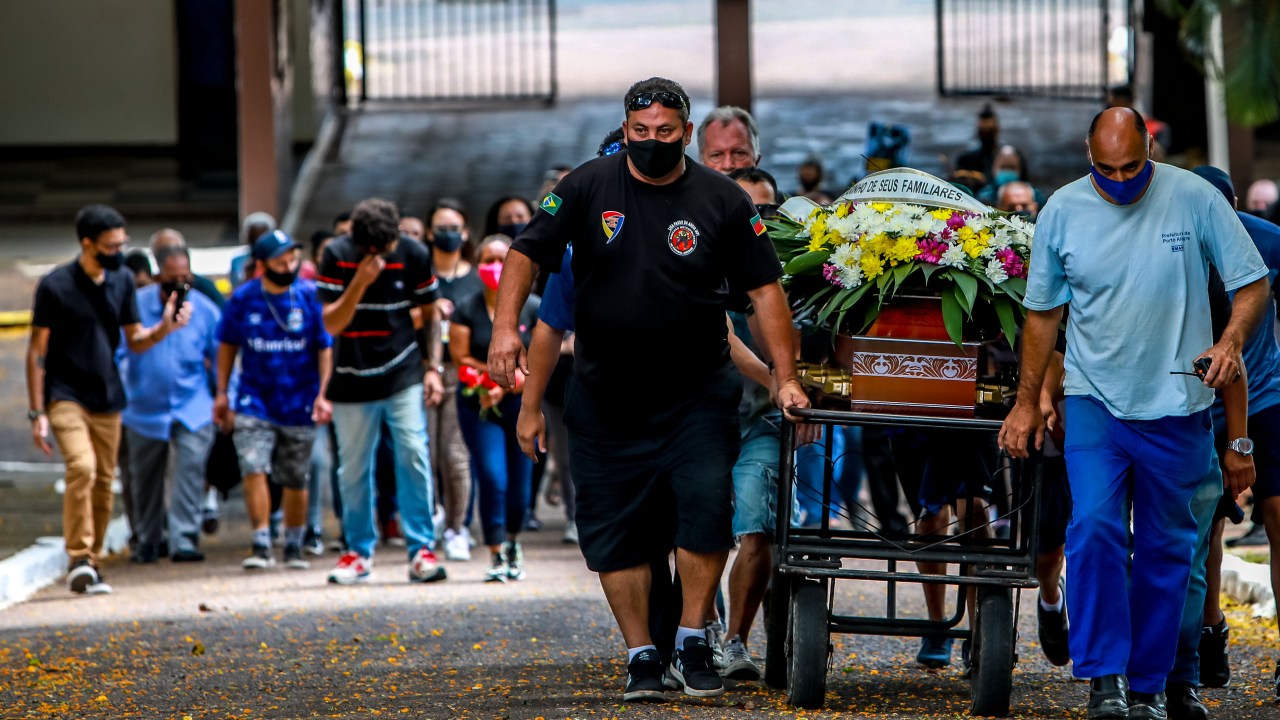 Funeral de João Alberto Silveira Freitas, que foi agredido e morto por dois seguranças do supermercado Carrefour em Porto Alegre (21/11/2020)