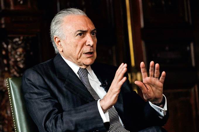 Temer: “No hay la menor posibilidad de perder la democracia en Brasil”