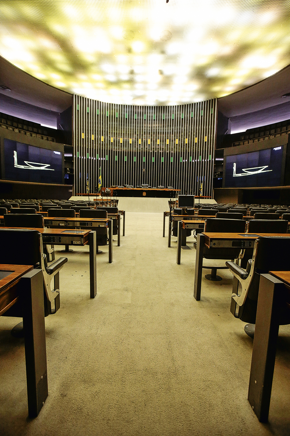 PARALISIA - Plenário vazio: em dois meses, parlamentares realizaram apenas cinco sessões -
