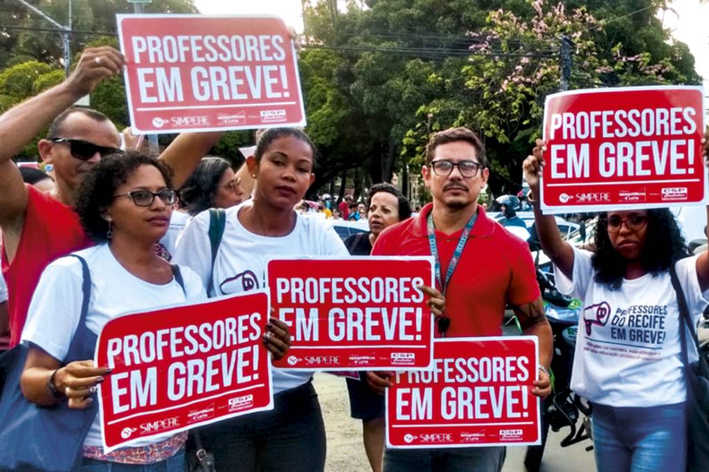 PRESSÃO - Recife: professores municipais fazem greve por melhoria salarial -