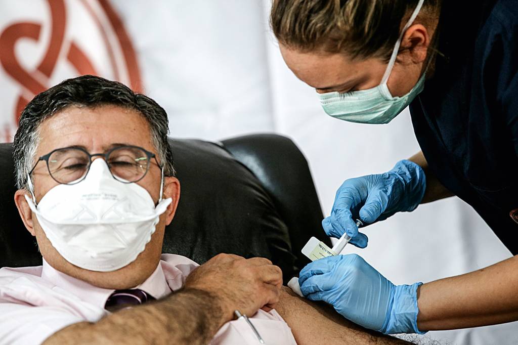 Phase 3 vaccine trial developed against COVID-19 started to be injected to volunteers in Ankara d