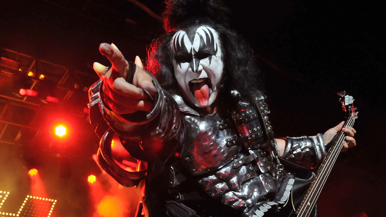 O baixista do Kiss, Gene Simmons durante um show em 2012, em Londres, na Inglaterra -