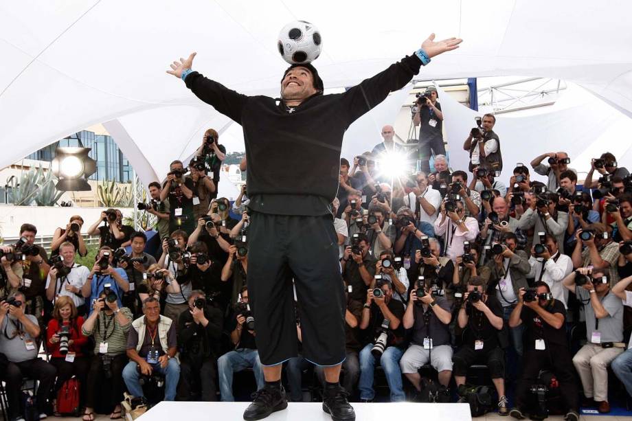 Diego Maradona posa durante o 61º Festival Internacional de Cinema de Cannes, na França, em 2008 -